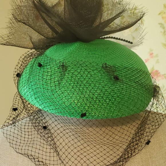 VINTAGE Bellini Green Straw Hat with Black Veil and Fascinator